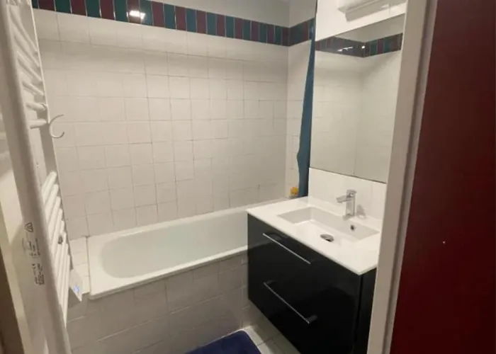 Au Petit منزل للإقامة *