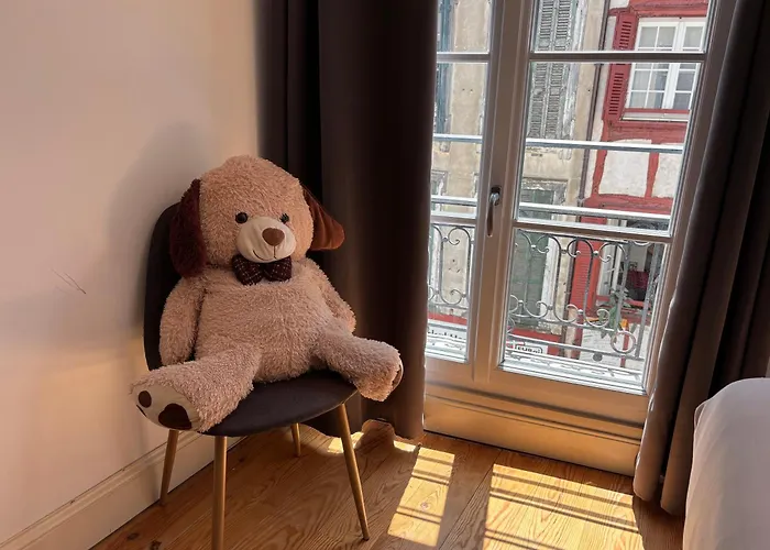 Au Petit منزل للإقامة *